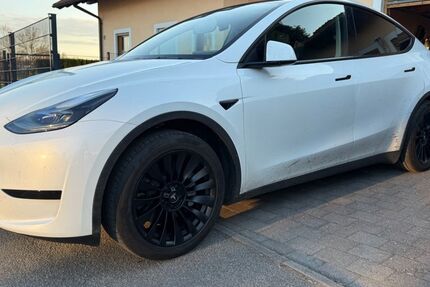 Tesla Model Y 25.000 km 30.500 &euro; Fürstenzell 94081