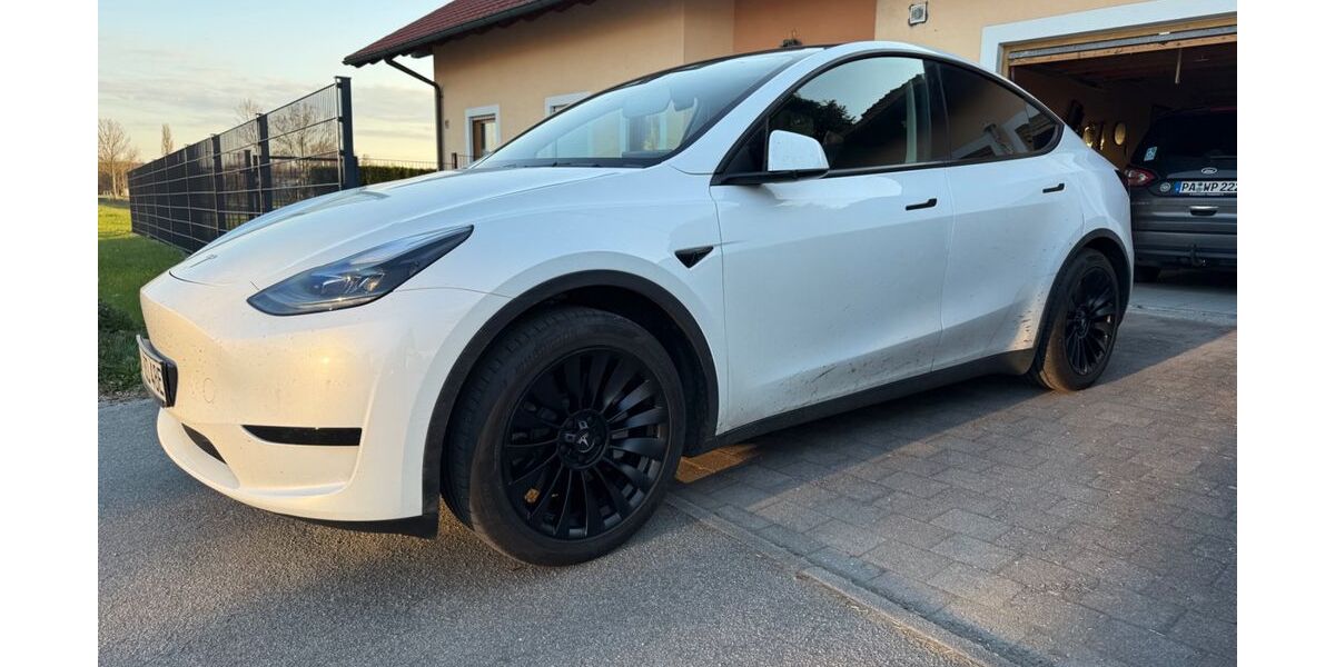 Tesla Model Y 25.000 km 30.500 &euro; Fürstenzell 94081