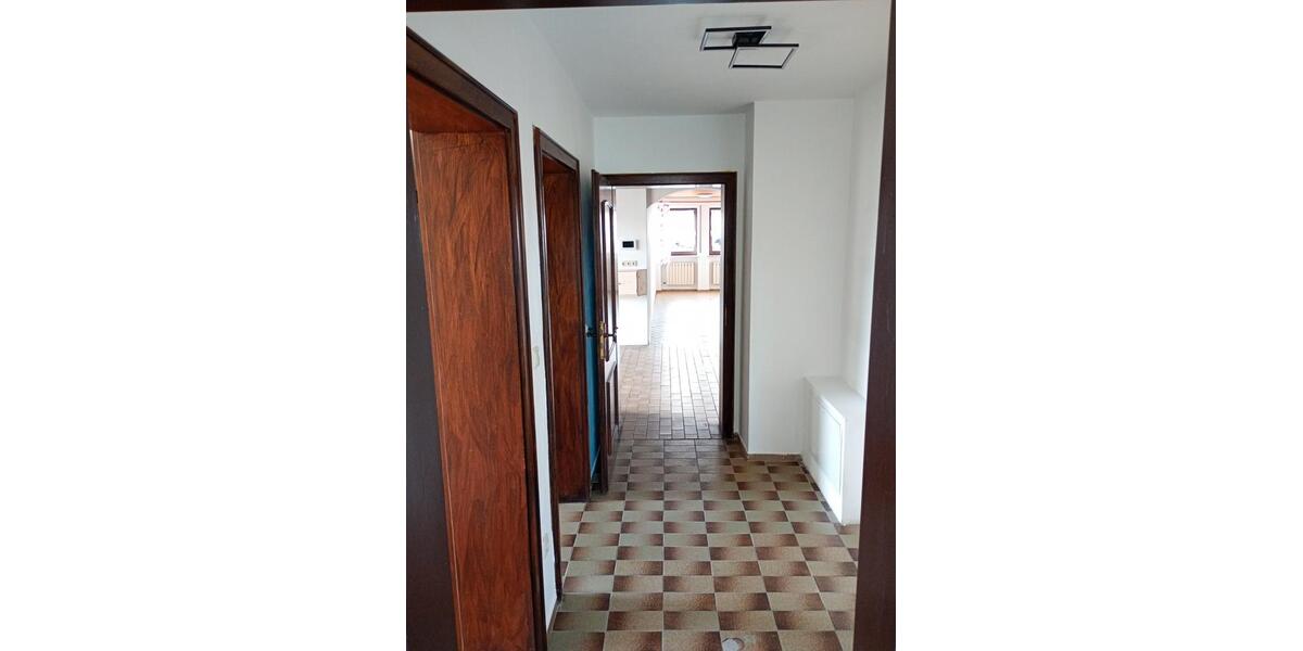 Erdgeschoßwohnung Salzweg - 5 Zimmer, 135 m&sup2;, 900&euro; | Angebot:27609833