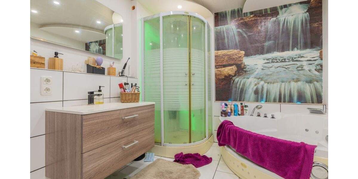 Einfamilienhaus Ortenburg Söldenau - 8 Zimmer, 270 m&sup2;, 430.000&euro; | Angebot:25708699