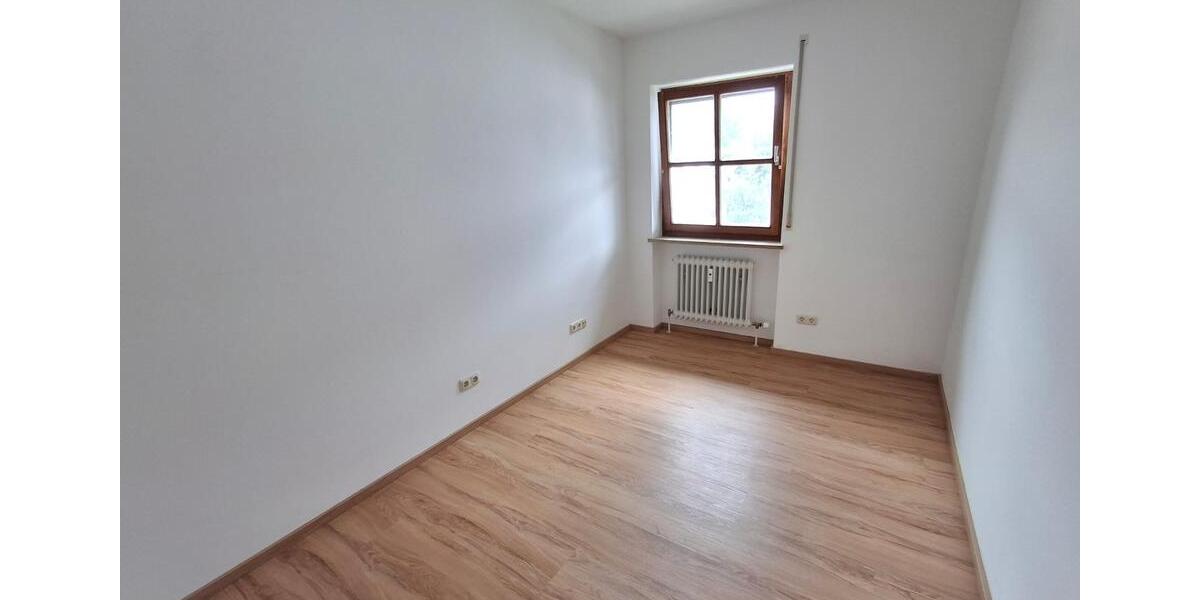 Etagenwohnung Rotthalmünster - 3 Zimmer, 81 m&sup2;, 690&euro; | Angebot:25022794