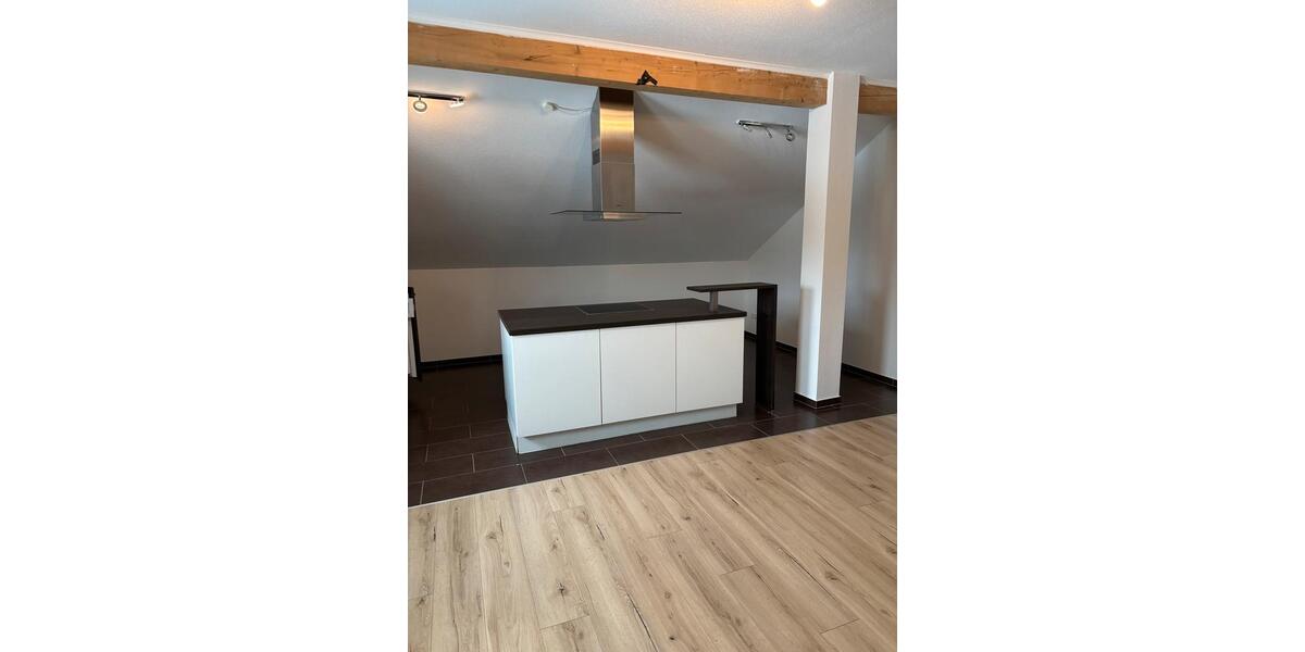 Dachgeschoßwohnung Schöllnach - 3 Zimmer, 78 m&sup2;, 650&euro; | Angebot:25971858