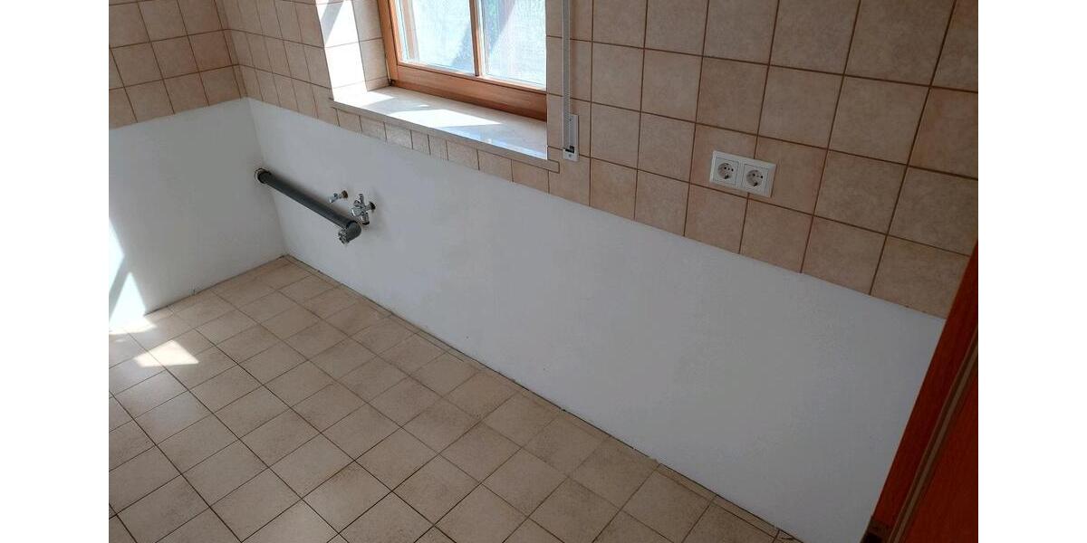 Etagenwohnung Bayerbach - 4 Zimmer, 140 m&sup2;, 1.088&euro; | Angebot:26021051