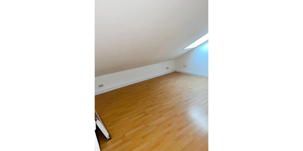 Dachgeschoßwohnung Salzweg - 4 Zimmer, 80 m&sup2;, 680&euro; | Angebot:24748402