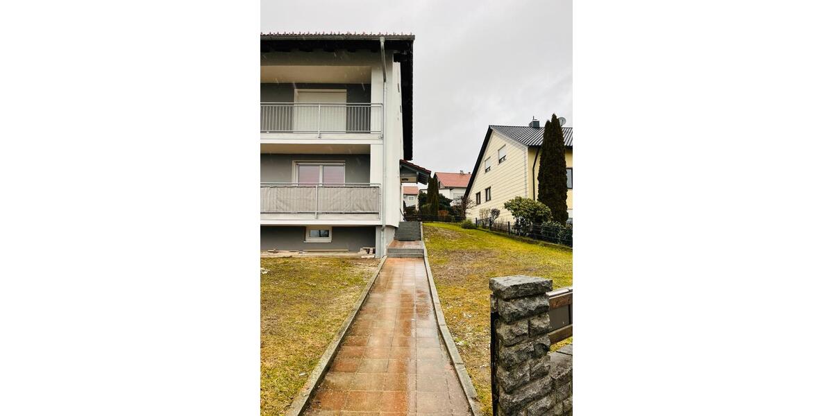 Dachgeschoßwohnung Schöllnach - 3 Zimmer, 78 m&sup2;, 650&euro; | Angebot:25971858