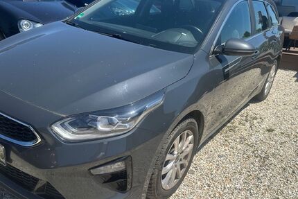 Kia ceed / Ceed 212.000 km 7.900 &euro; Salzweg 94121