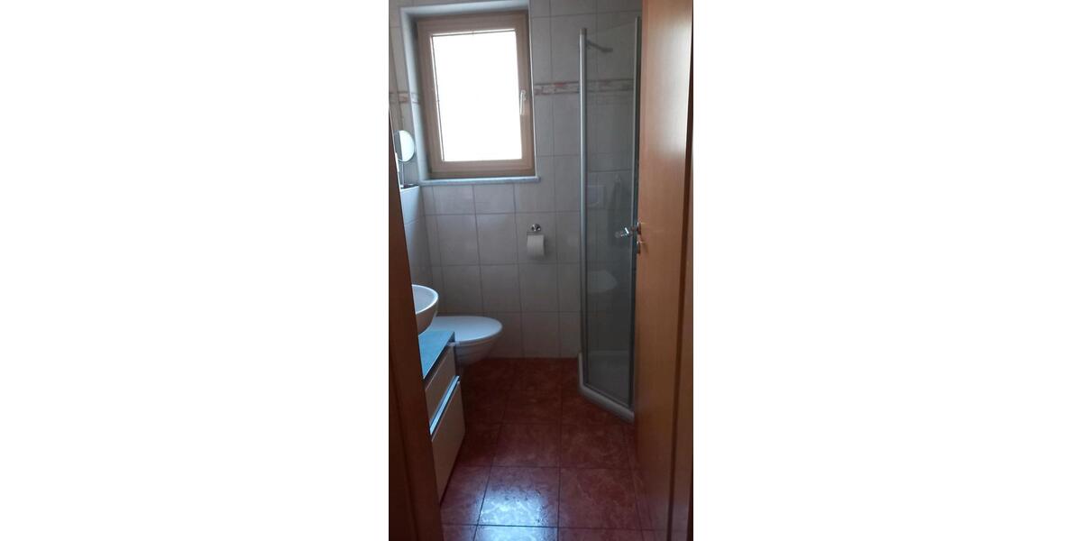 Einfamilienhaus Ortenburg - 10 Zimmer, 196 m&sup2;, 1.500&euro; | Angebot:25654867