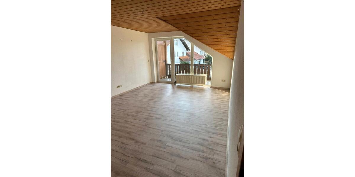 Dachgeschoßwohnung Künzing - 3 Zimmer, 73 m&sup2;, 570&euro; | Angebot:25907806