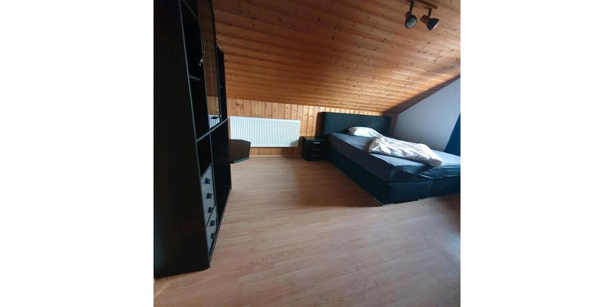 Dachgeschoßwohnung Salzweg - 4 Zimmer, 104 m&sup2;, 1.100&euro; | Angebot:25634213
