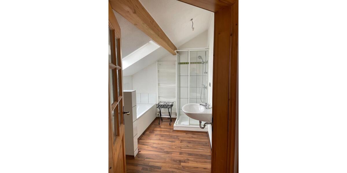 Einfamilienhaus Tiefenbach - 7 Zimmer, 270 m&sup2;, 1.450&euro; | Angebot:25442072