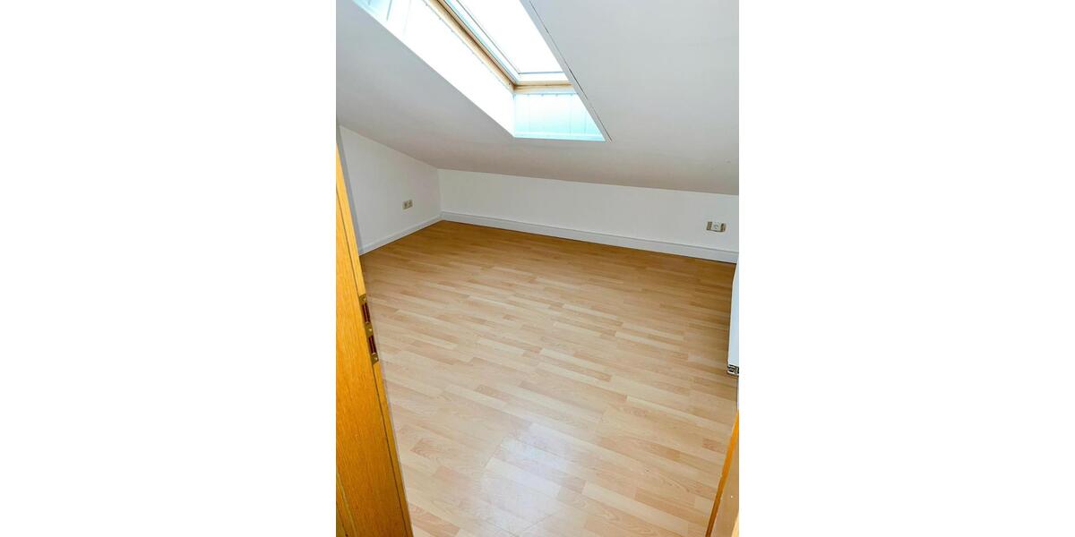 Dachgeschoßwohnung Salzweg - 4 Zimmer, 80 m&sup2;, 680&euro; | Angebot:24748402