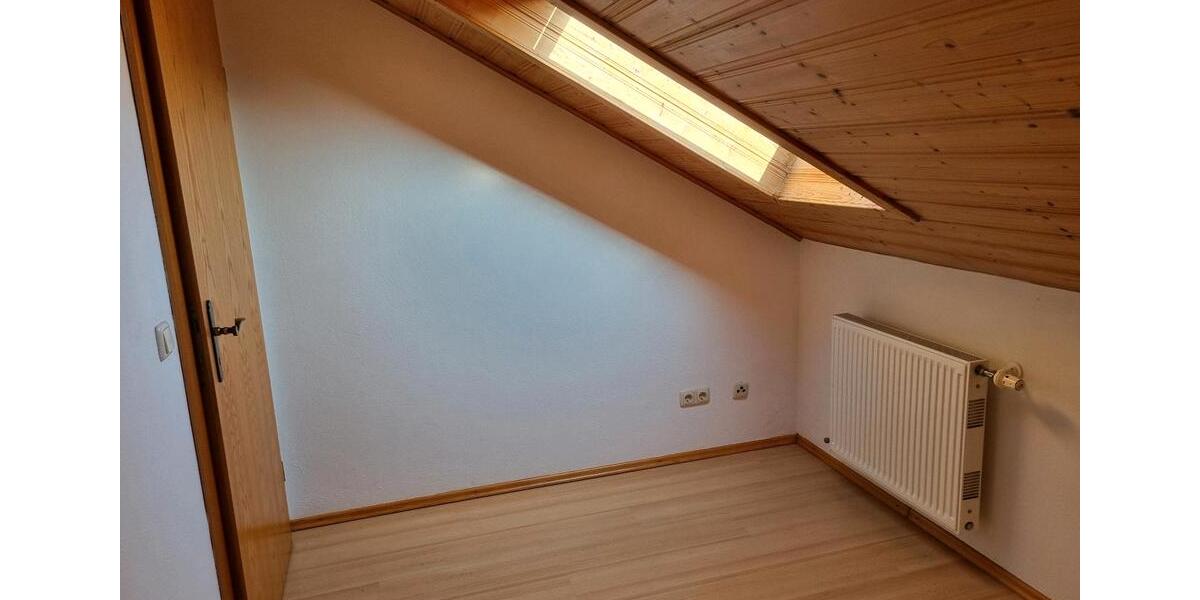 Dachgeschoßwohnung Ortenburg - 2.5 Zimmer, 63 m&sup2;, 520&euro; | Angebot:25342285