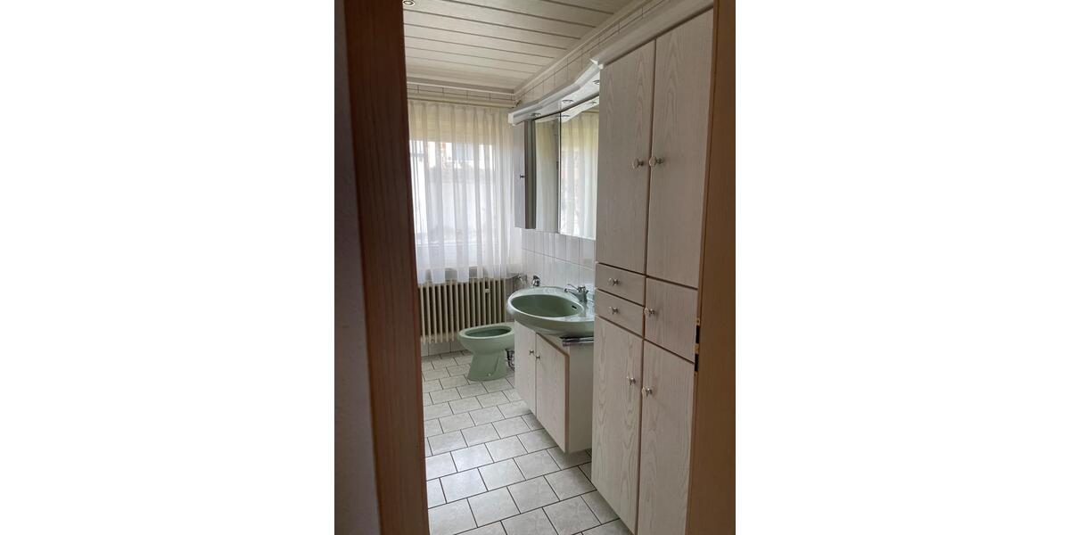 Einfamilienhaus Tiefenbach - 7 Zimmer, 270 m&sup2;, 1.450&euro; | Angebot:25442072