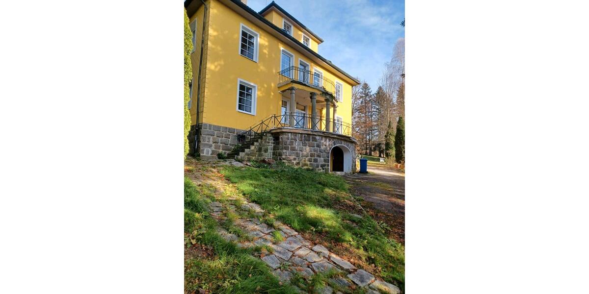 Villa Freyung - 10 Zimmer, 300 m&sup2;, 495.000&euro; | Angebot:24826632