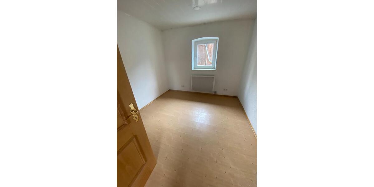 Etagenwohnung Hutthurm - 3 Zimmer, 75 m&sup2;, 450&euro; | Angebot:25959685