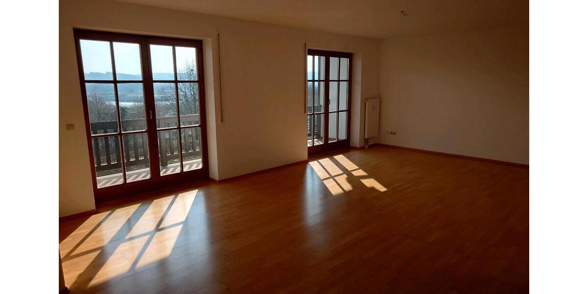 Etagenwohnung Bayerbach - 4 Zimmer, 140 m&sup2;, 1.088&euro; | Angebot:26021051