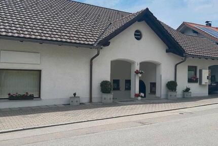 Haus Hauzenberg - 10 Zimmer, 216 m&sup2;, 379.000&euro; | Angebot:25991621