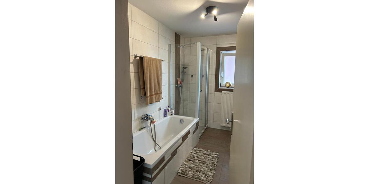 Etagenwohnung Hofkirchen - 4 Zimmer, 130 m&sup2;, 1.050&euro; | Angebot:25819025