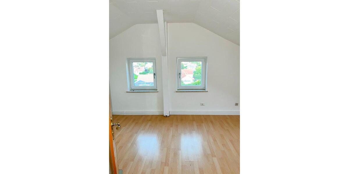 Dachgeschoßwohnung Salzweg - 4 Zimmer, 80 m&sup2;, 680&euro; | Angebot:24748402