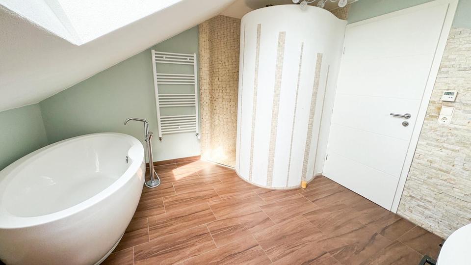 Dachgeschoßwohnung Haarbach - 2.5 Zimmer, 80 m&sup2;, 950&euro; | Angebot:26036093