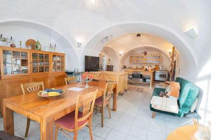 Haus Röhrnbach - 6 Zimmer, 268 m&sup2;, 498.000&euro; | Angebot:25730945