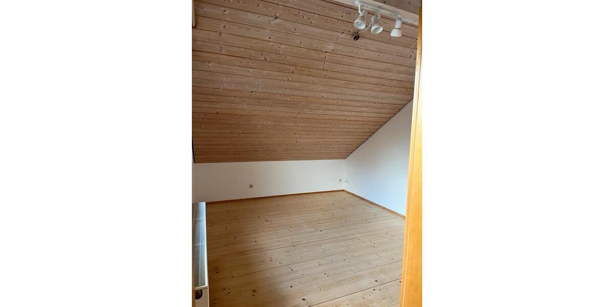 Dachgeschoßwohnung Vilshofen an der Donau - 3 Zimmer, 82 m&sup2;, 738&euro; | Angebot:25524337