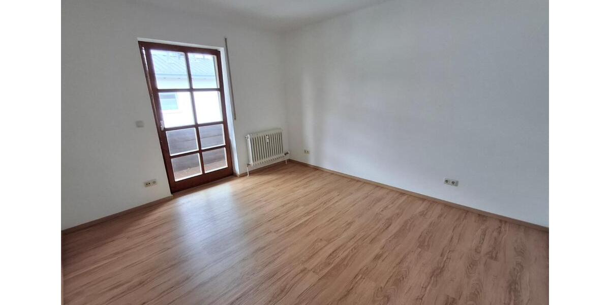 Etagenwohnung Rotthalmünster - 3 Zimmer, 81 m&sup2;, 690&euro; | Angebot:25022794