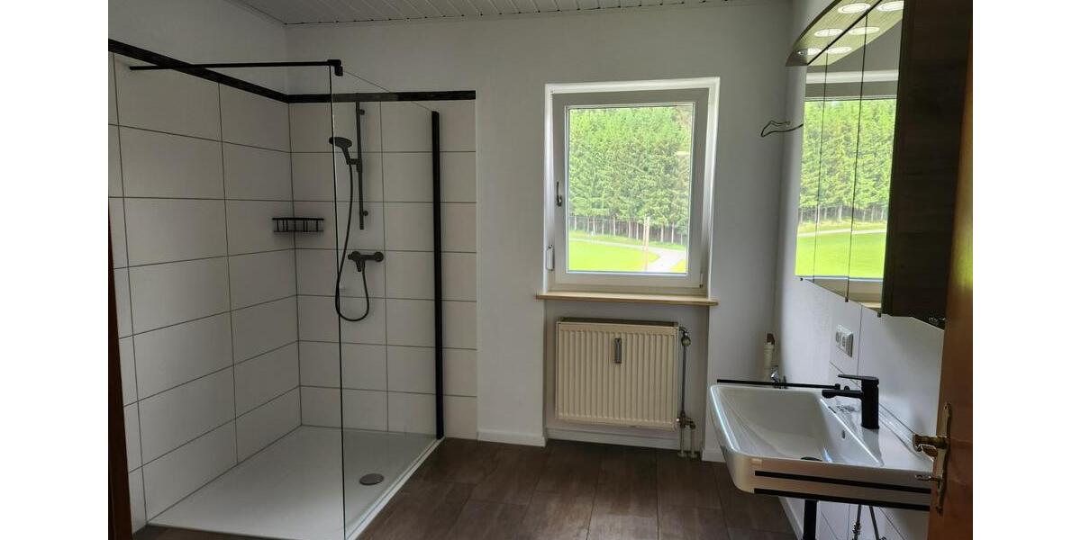 Erdgeschoßwohnung Neukirchen vorm Wald - 3 Zimmer, 105 m&sup2;, 850&euro; | Angebot:25282330
