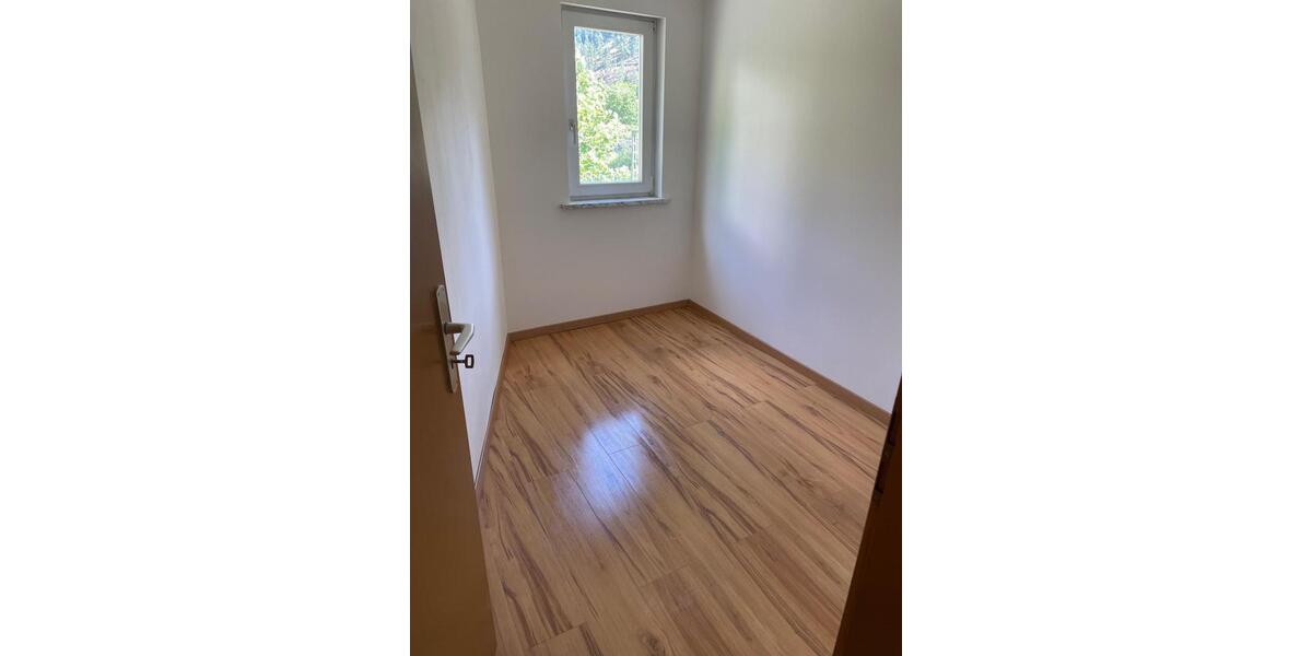 Einfamilienhaus Bad Griesbach im Rottal - 1 Zimmer, 250 m&sup2;, 140.000&euro; | Angebot:25811511