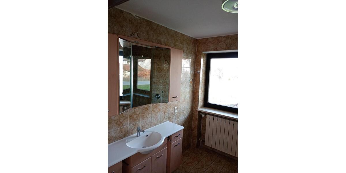 Erdgeschoßwohnung Salzweg - 5 Zimmer, 135 m&sup2;, 900&euro; | Angebot:27609833