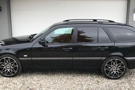 Mercedes-Benz 220 105.017 km 11.490 &euro; Passau 94032