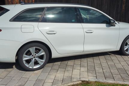 Seat Leon 105.000 km 14.300 &euro; Salzweg 94121