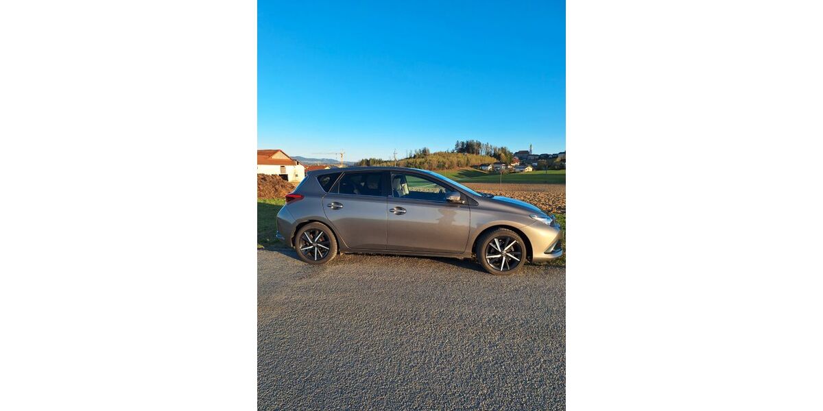 Toyota Auris 97.000 km 12.890 &euro; Hauzenberg 94051