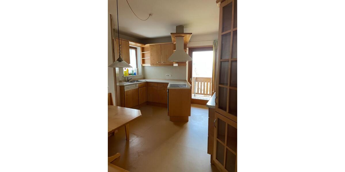 Einfamilienhaus Tiefenbach - 7 Zimmer, 270 m&sup2;, 1.450&euro; | Angebot:25442072