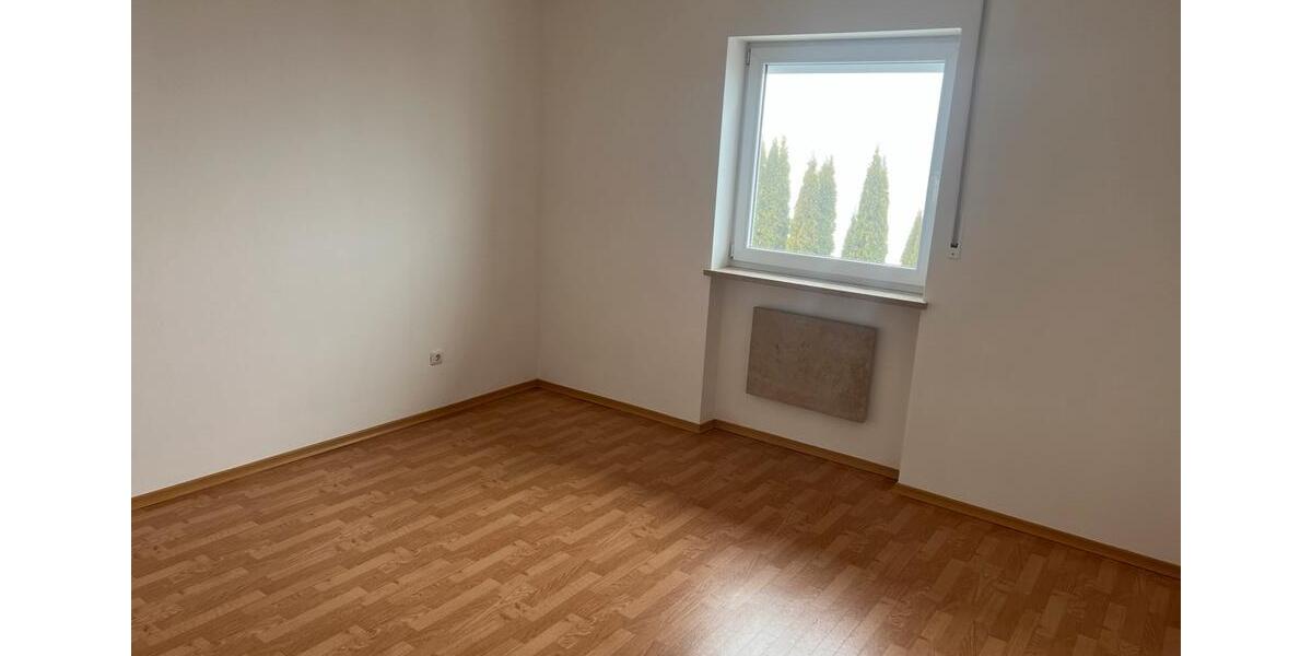 Etagenwohnung Fürstenstein - 3 Zimmer, 92 m&sup2;, 695&euro; | Angebot:26006499