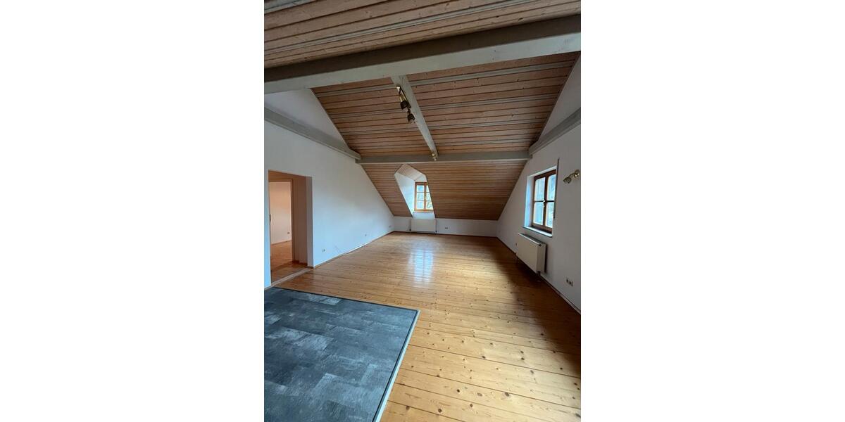 Dachgeschoßwohnung Vilshofen an der Donau - 3 Zimmer, 82 m&sup2;, 738&euro; | Angebot:25524337