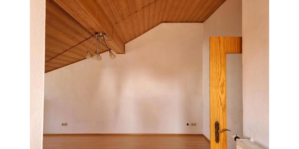 Dachgeschoßwohnung Ortenburg - 2.5 Zimmer, 63 m&sup2;, 520&euro; | Angebot:25342285