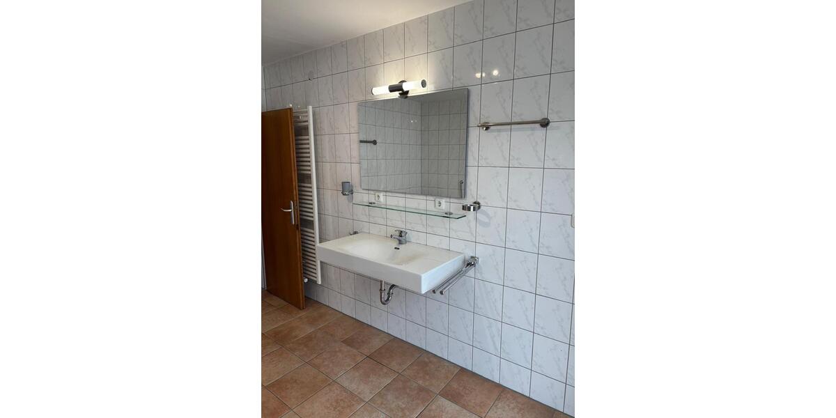 Etagenwohnung Ortenburg - 3 Zimmer, 127 m&sup2;, 1.300&euro; | Angebot:25399562
