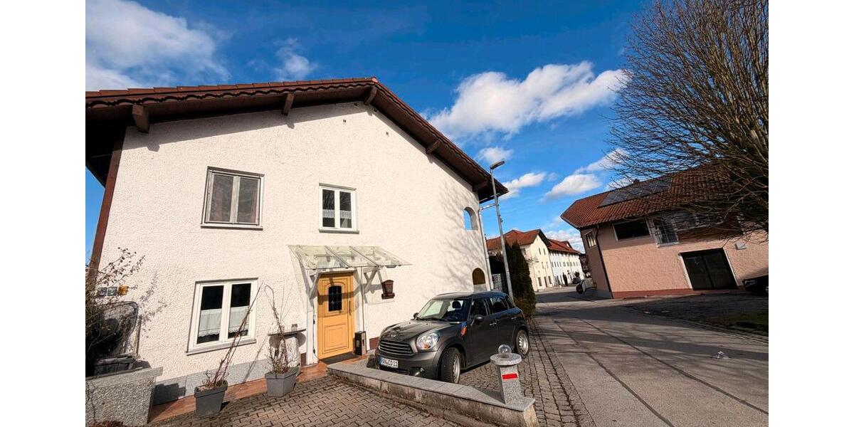 Doppelhaushälfte Bayerbach - 9 Zimmer, 141 m&sup2;, 1.400&euro; | Angebot:26026452