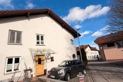 Haus Bayerbach - 9 Zimmer, 141 m&sup2;, 1.400&euro; | Angebot:26026452