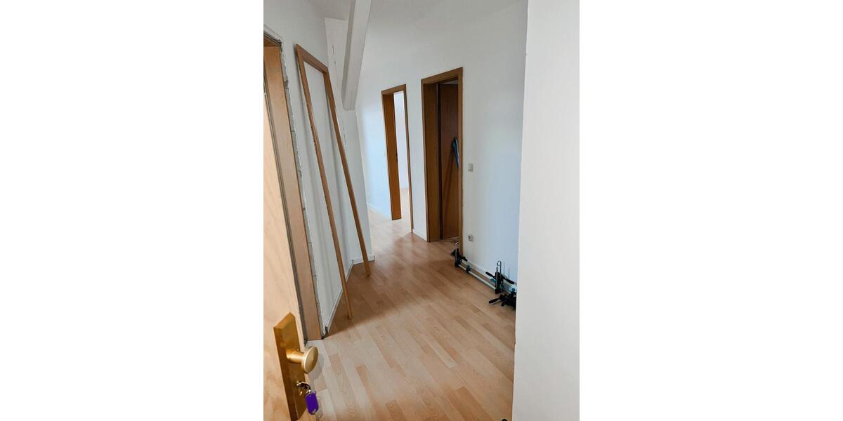 Dachgeschoßwohnung Salzweg - 4 Zimmer, 80 m&sup2;, 680&euro; | Angebot:24748402