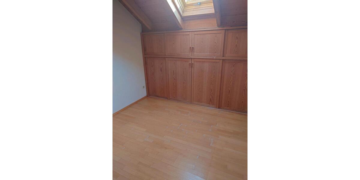 Etagenwohnung Bayerbach - 4 Zimmer, 140 m&sup2;, 1.088&euro; | Angebot:26021051