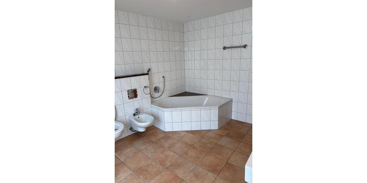 Etagenwohnung Ortenburg - 3 Zimmer, 127 m&sup2;, 1.300&euro; | Angebot:25399562