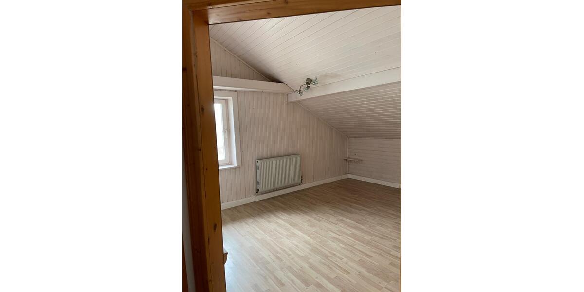 Einfamilienhaus Tiefenbach - 7 Zimmer, 270 m&sup2;, 1.450&euro; | Angebot:25442072