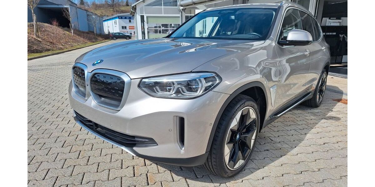BMW iX3 64.094 km 31.900 &euro; Waldkirchen 94065