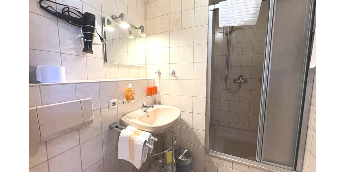 Mehrfamilienhaus, Wohnhaus Bad Füssing - 1 Zimmer, 400 m&sup2;, 750.000&euro; | Angebot:25700532