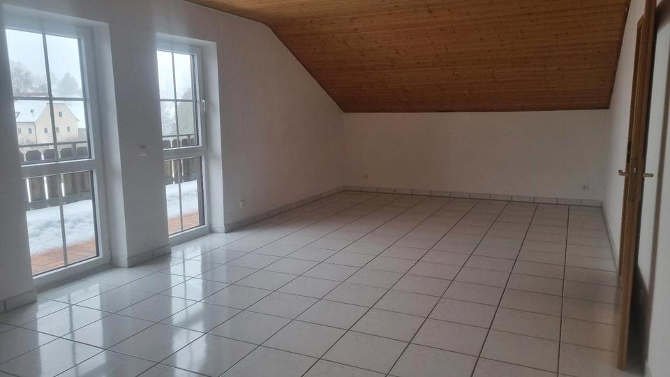 Dachgeschoßwohnung Egglham - 3 Zimmer, 100 m&sup2;, 750&euro; | Angebot:20334806
