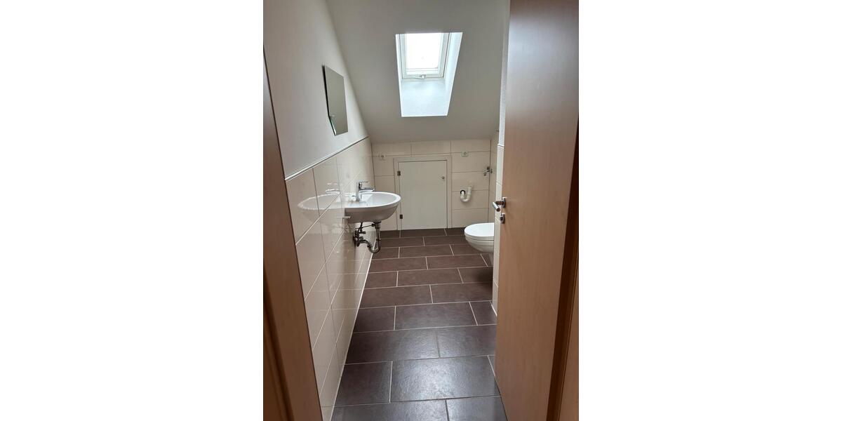 Dachgeschoßwohnung Schöllnach - 3 Zimmer, 78 m&sup2;, 650&euro; | Angebot:25971858