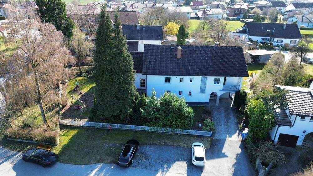 Mehrfamilienhaus, Wohnhaus Neukirchen vorm Wald Neukirchen - 9 Zimmer, 289 m&sup2;, 469.000&euro; | Angebot:25879167
