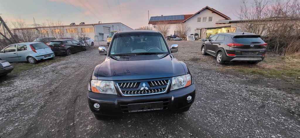 Mitsubishi Pajero 159.200 km 10.900 &euro; Vilshofen-Pleinting 94474